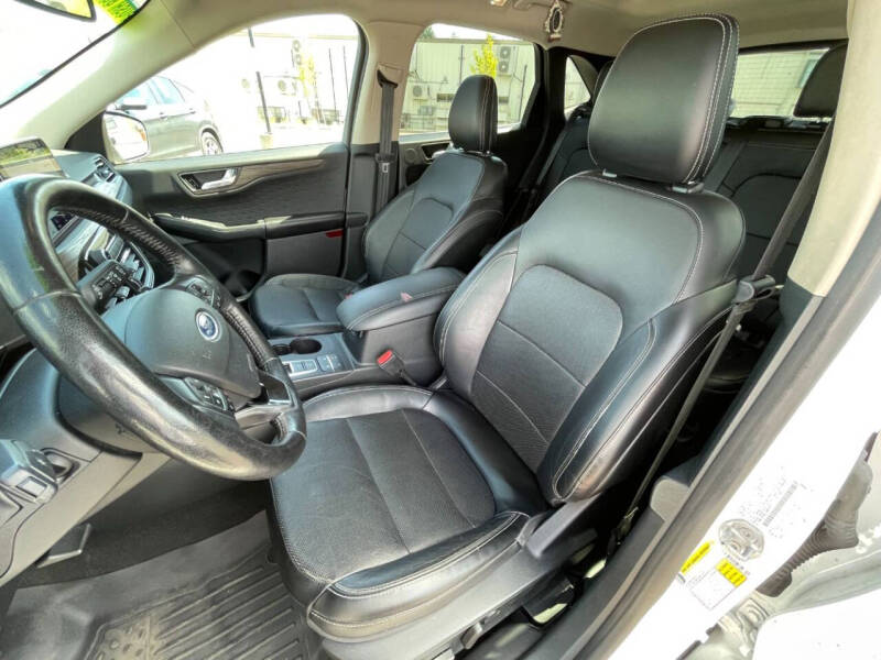 2020 Ford Escape Titanium