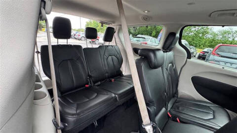 2017 Chrysler Pacifica Touring-L Plus