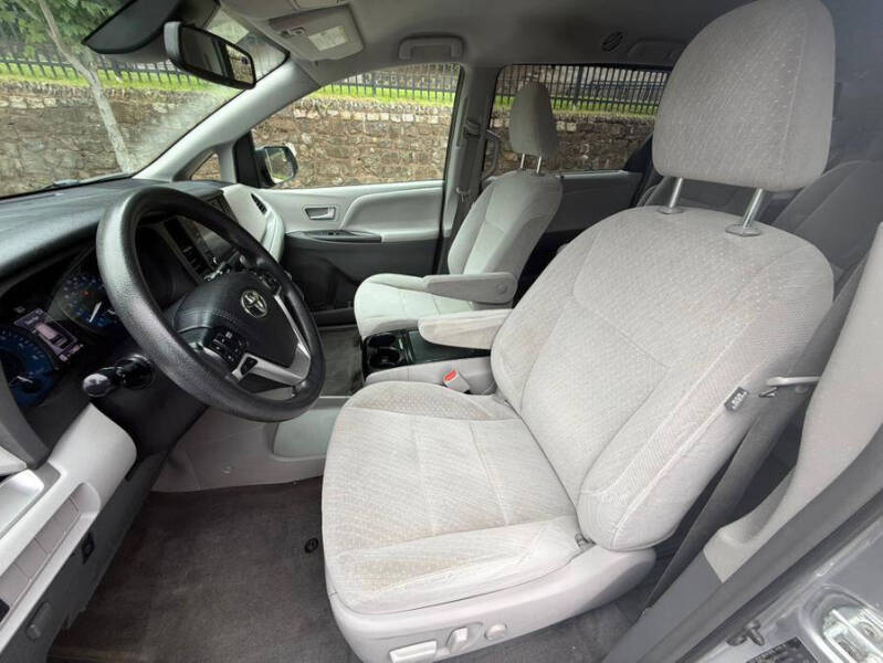 2018 Toyota Sienna LE 7-Passenger