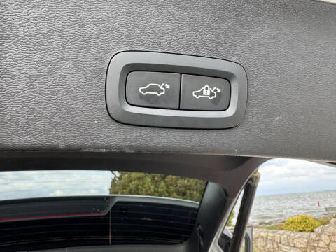 2024 Volvo XC40 B5 Plus Bright Theme