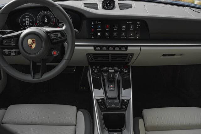 2025 Porsche 911 Carrera