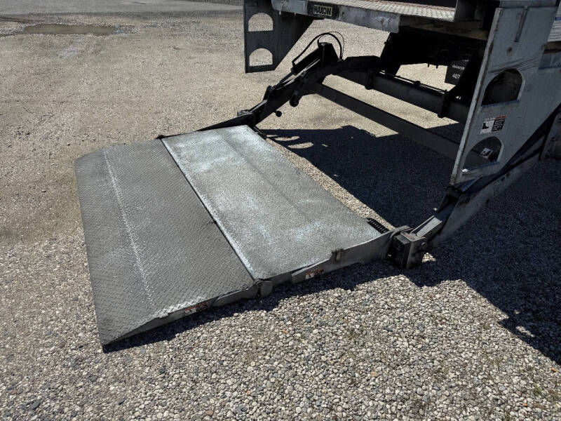 2019 Freightliner M2 106