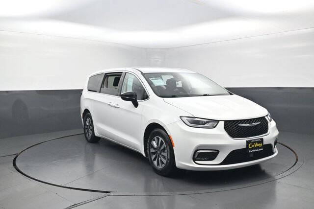 2024 Chrysler Pacifica Plug-In Hybrid Select