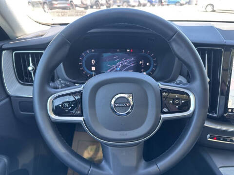 2025 Volvo XC60 B5 Plus Dark Theme