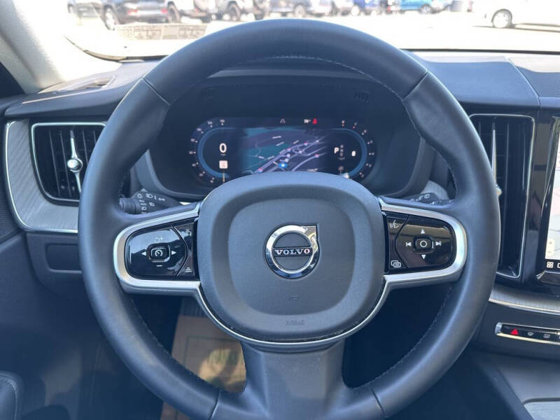 2025 Volvo XC60 B5 Plus Dark Theme
