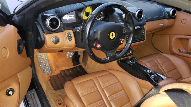 2014 Ferrari California Base photo 13