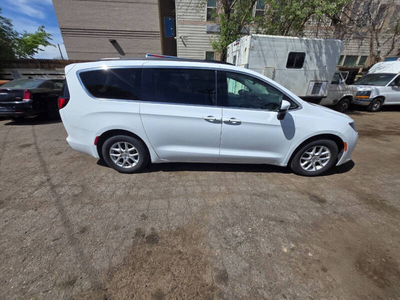 2020 Chrysler Voyager LXi