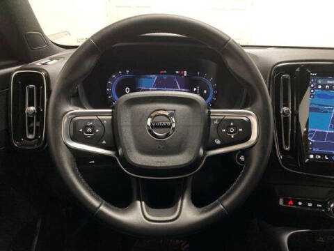 2025 Volvo XC40 B5 Core Bright Theme