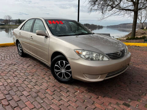 2005 Toyota Camry for sale at PUTNAM AUTO SALES INC in Marietta OH