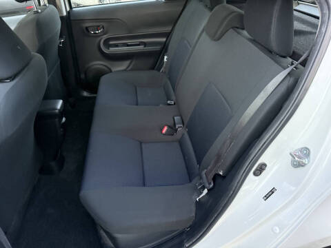 2016 Toyota Prius c Three