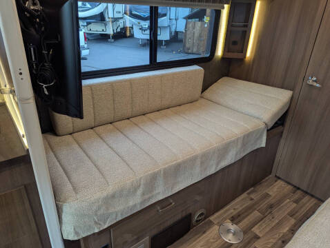2018 Winnebago Trend 23D / 23ft
