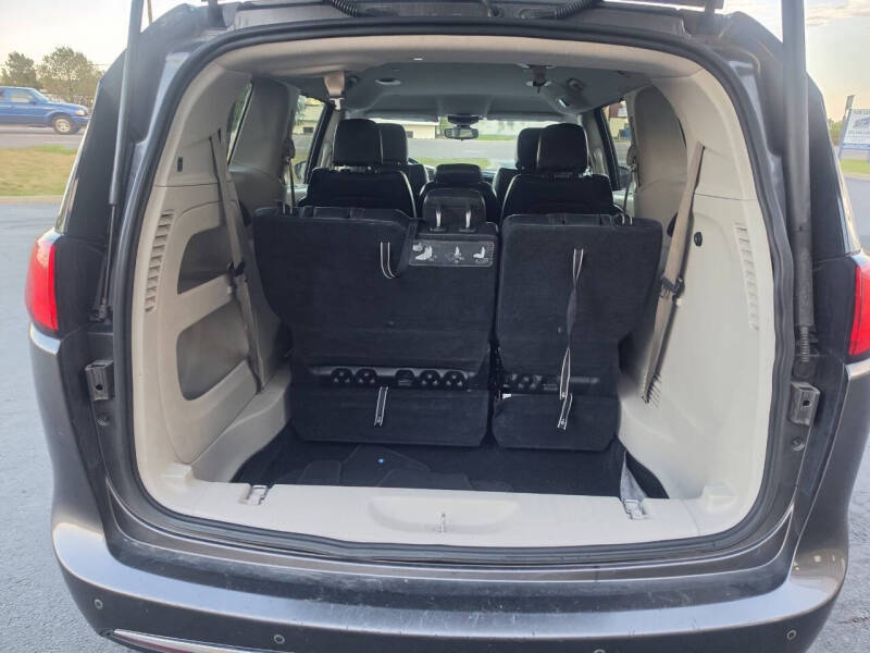 2017 Chrysler Pacifica Touring-L