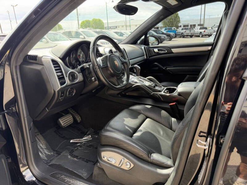 2013 Porsche Cayenne GTS