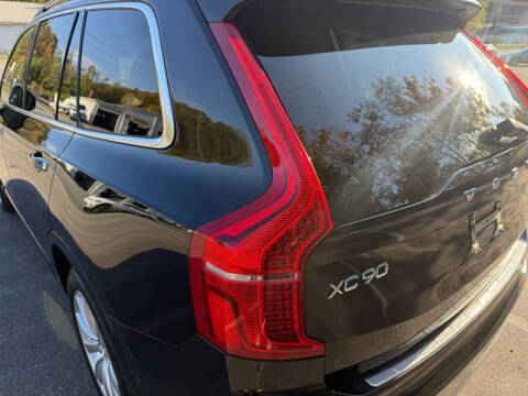 2017 Volvo XC90 T6 Momentum
