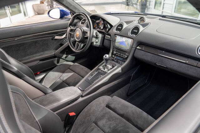 2020 Porsche 718 Cayman 6