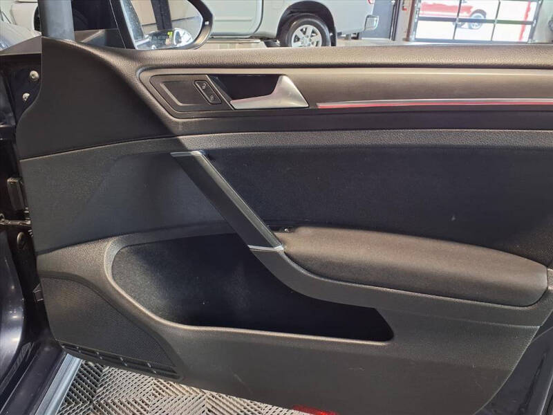 2018 Volkswagen Golf GTI S