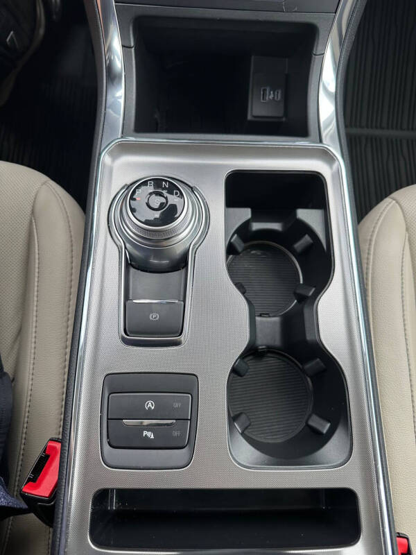 2022 Ford Edge Titanium