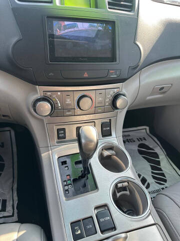 2011 Toyota Highlander SE