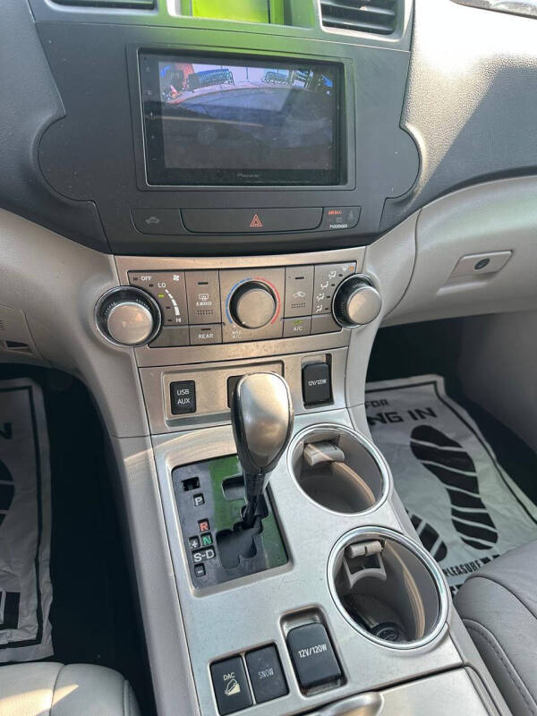 2011 Toyota Highlander SE