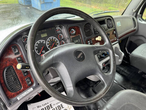 2011 Freightliner M2 106
