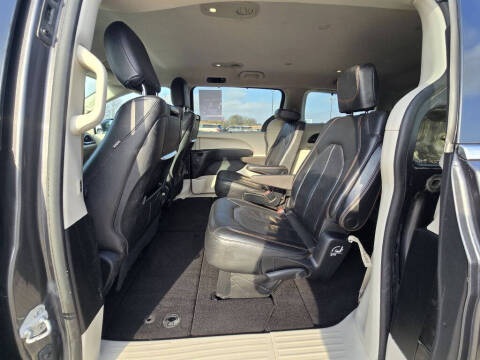 2017 Chrysler Pacifica Touring-L Plus