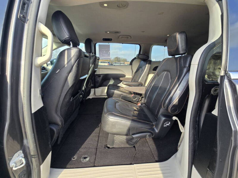 2017 Chrysler Pacifica Touring-L Plus