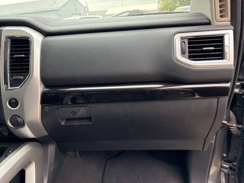 2017 Nissan Titan SV