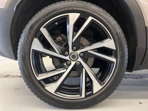 2022 Volvo XC40 T5 R-Design