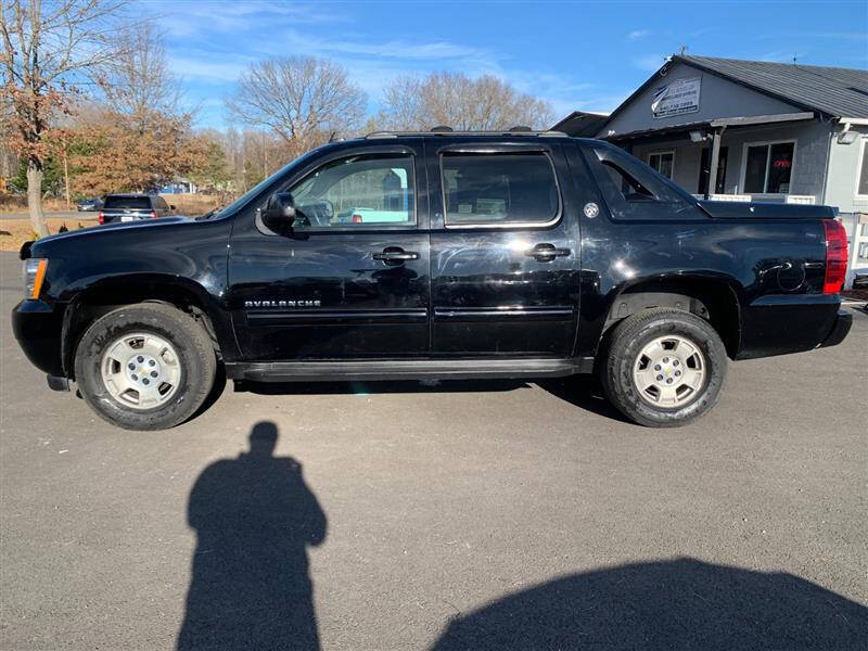 2013 Chevrolet Avalanche LS Black Diamond
