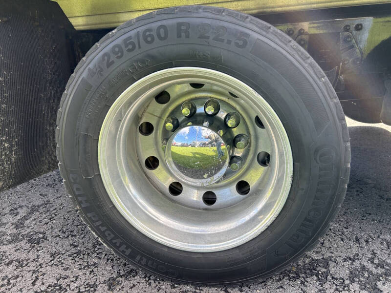 2019 Freightliner Business class M2