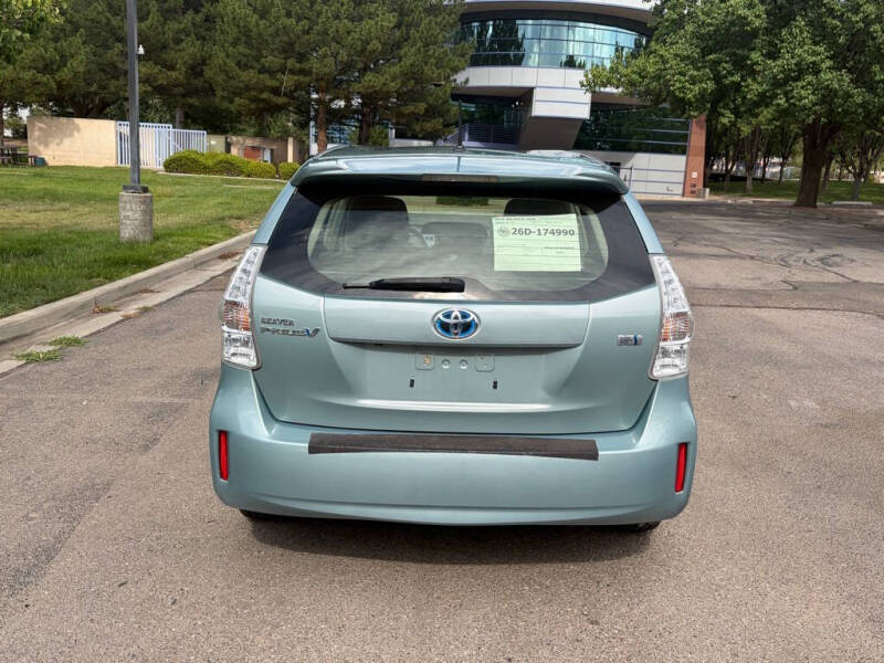 2014 Toyota Prius v Two