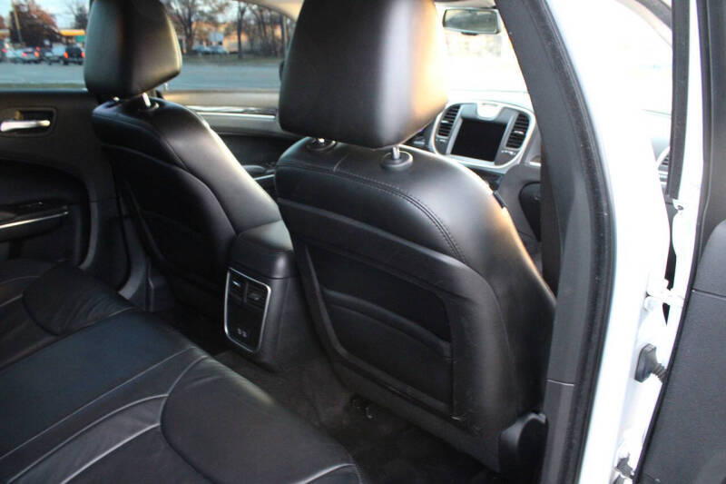 2017 Chrysler 300 Limited