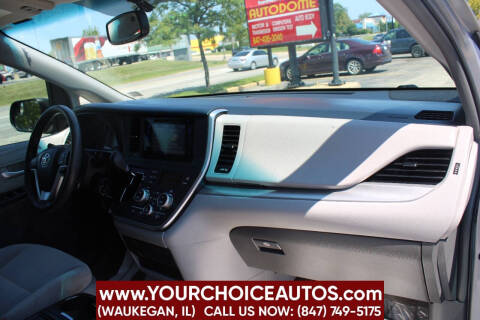 2017 Toyota Sienna LE 7-Passenger Auto Access Seat