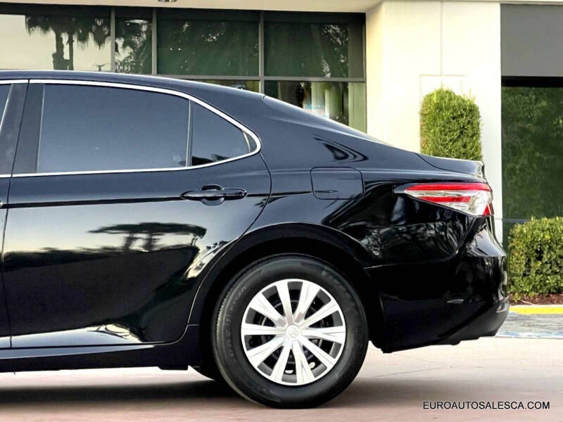 2019 Toyota Camry Hybrid LE