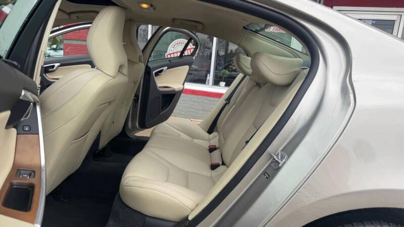 2016 Volvo S60 T5 Inscription Platinum