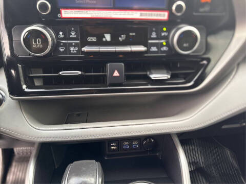 2022 Toyota Highlander LE