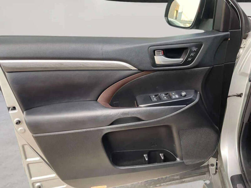 2017 Toyota Highlander Limited Platinum