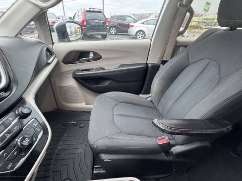 2017 Chrysler Pacifica Touring