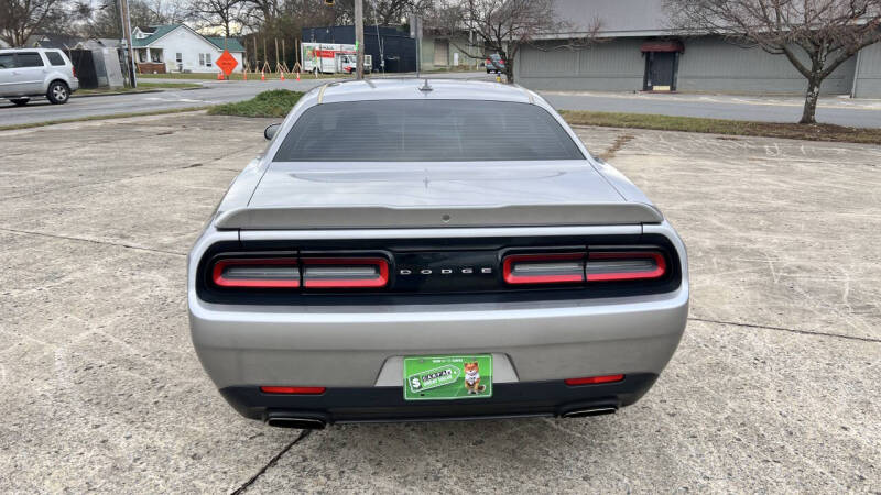 2018 Dodge Challenger SXT Plus