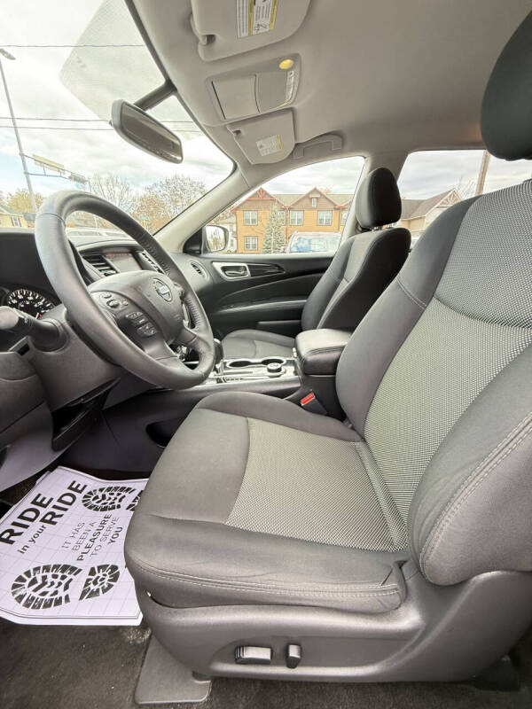 2019 Nissan Pathfinder SV