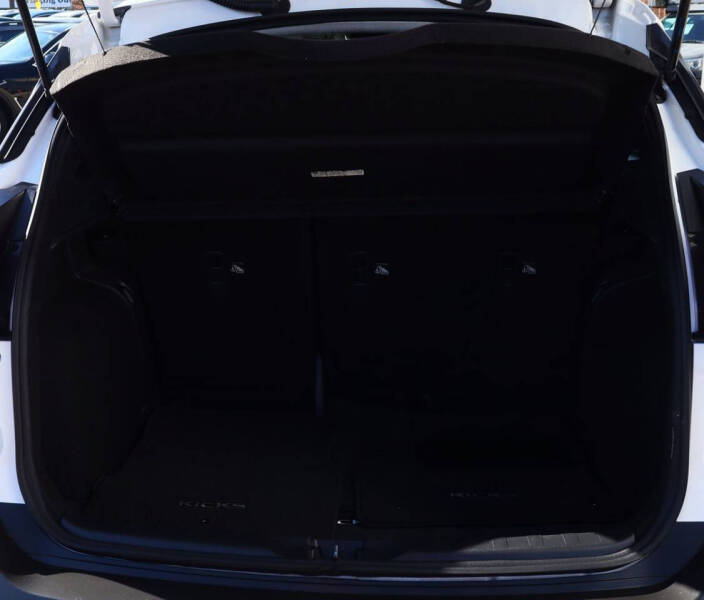 2020 Nissan Kicks SR