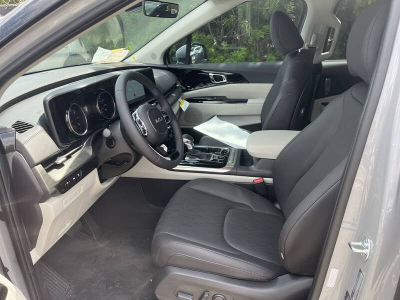 2024 Kia Carnival EX