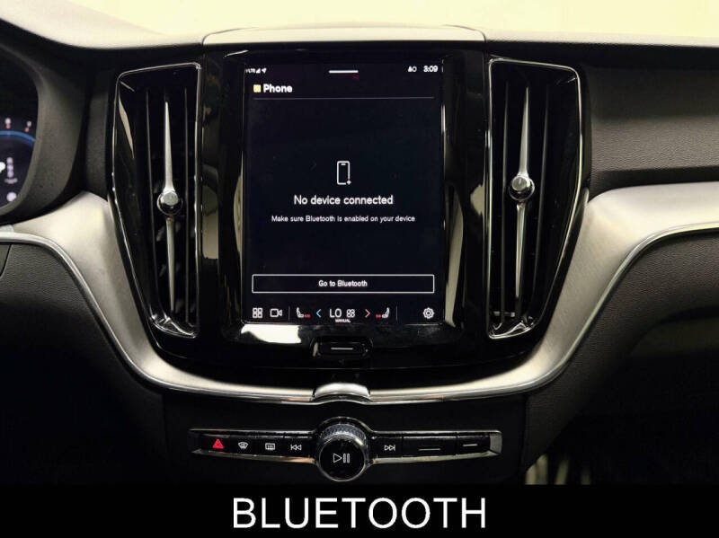 2025 Volvo XC60 B5 Core Dark Theme