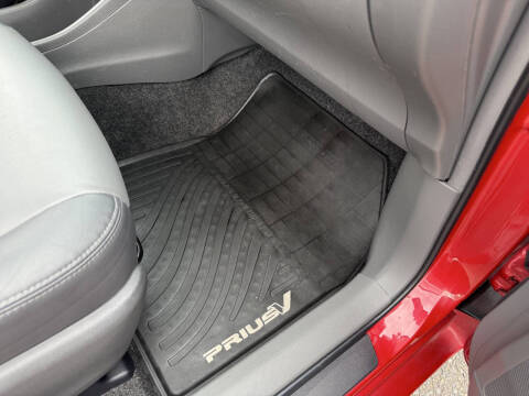 2013 Toyota Prius v Five