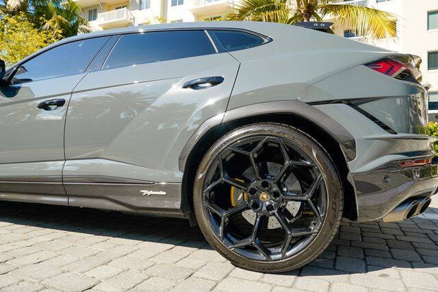 2023 Lamborghini Urus Performante
