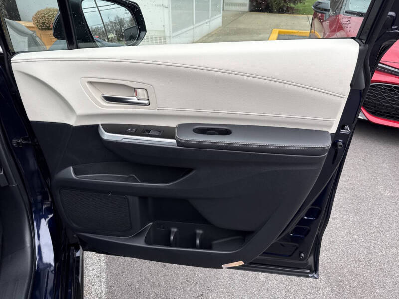 2025 Toyota Sienna Platinum 7-Passenger