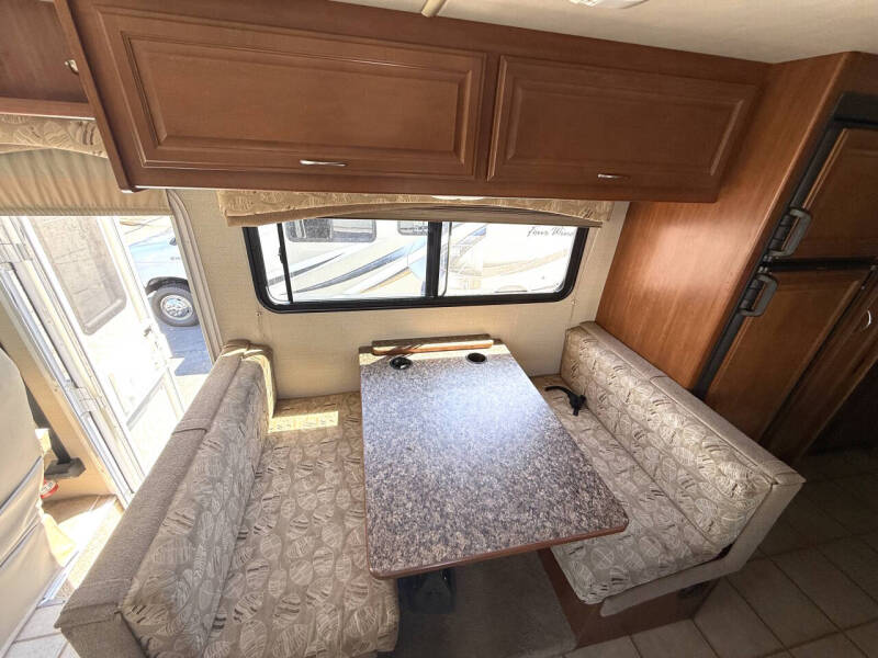 2010 Fleetwood RV Bounder 30’ Double Slide!!!