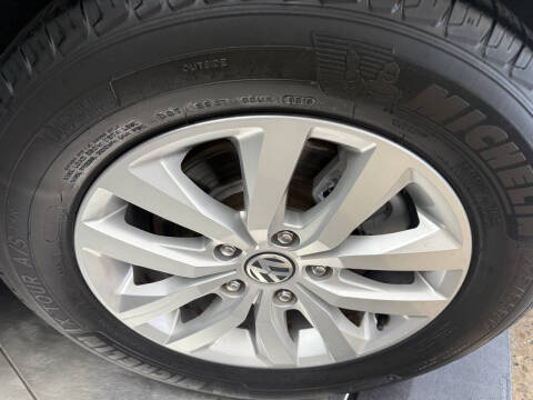 2012 Volkswagen Routan SE