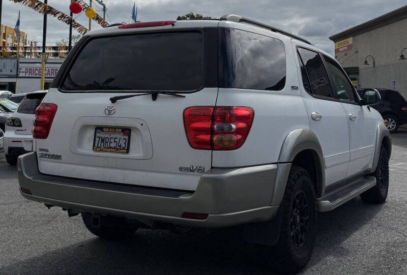 2004 Toyota Sequoia SR5