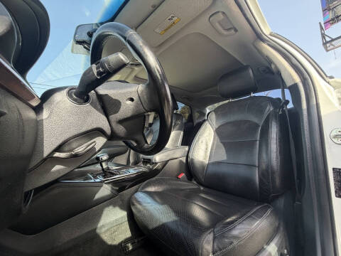 2017 Kia Cadenza Technology